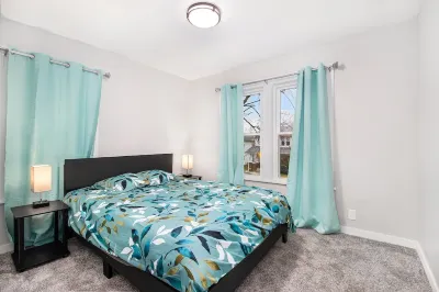 2 Miles from NOTRE DAME, Brand New Spacious House! Hotel dekat Four Winds Field at Coveleski Stadium