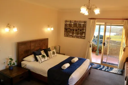 ABSOLUTE LUXURIOUS LAKEFRONT HOMESTEAD AT ALPINE LAKE OF OBERON BLUE MOUNTAINS