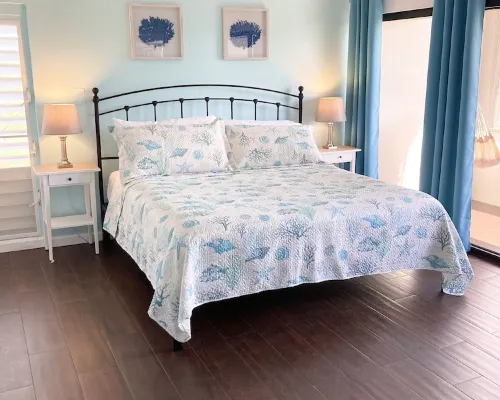 Updated 1BR/1BA - "Island Sol" with fantastic views Hotels in Northside