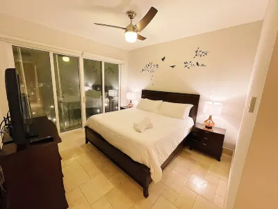 Steps from Beach Club, Pools, Restaurants, Shopping and the Pacific!! Hotel a 