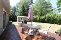 Sunset Pines Cottage Ipperwash ~ minutes to beach!