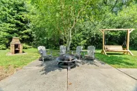 Four-Season Cottage with Beach Access Near Grand Bend
