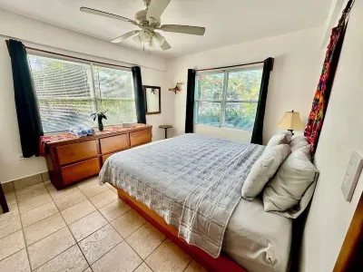 A4  2 King Beds; Bikes, Kayaks, Beach, Pool & More!