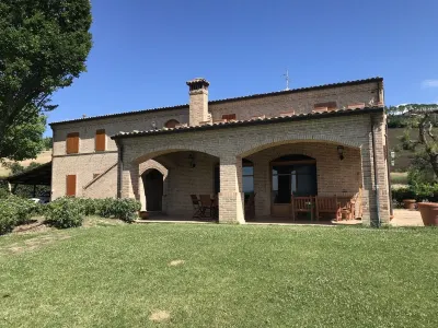 House Dream Hotel in zona Dino Bigioni Outlet