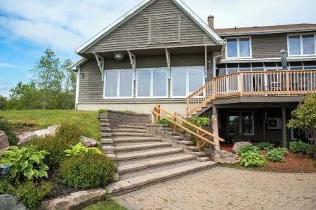 Rita’s Retreat Main House ~ Indoor Saltwater Pool ~ with Lake View!