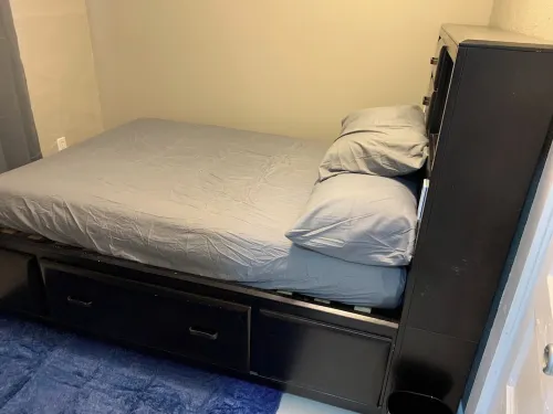 Beautiful Apartment 1BR+1Bath. Centrally located. Extra sofa bed