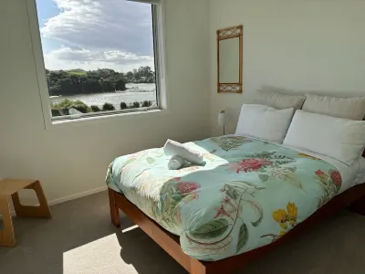 Raglan Retreat With Water Views