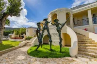 Moko Jumbie - "Premier Suite" - Entire Condo