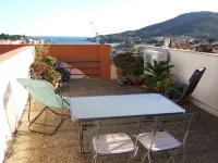 Large studio with terrace, sea view, all comforts, near Collioure, private parking Hotel a Port-Vendres