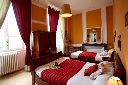 L'Alzire - Logis Auberge Culturelle - 2-Star