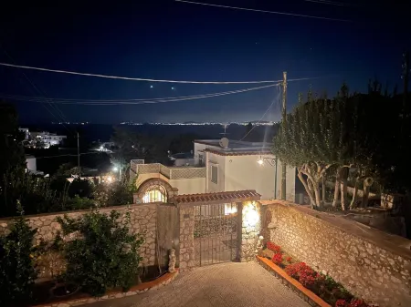 Il Portico B&B Capri Отели рядом с достопримечательностью «Monte Solaro»