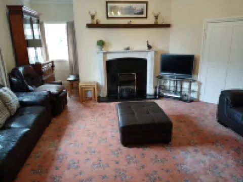 Dolau Farmhouse Hoteles en Lampeter