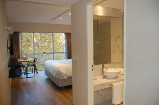 阿韋亞內達套房公寓酒店 鄰近Liniers railway station的酒店