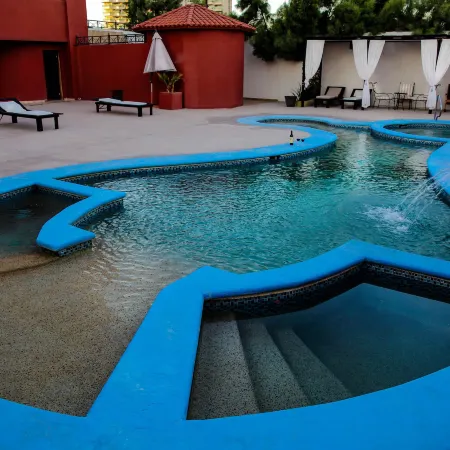 La Posada Hotel & Beach Club