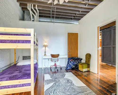 < 1 Mi to Wittenberg: Eclectic Loft w/ Parking! Hotels in Springfield