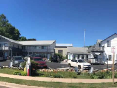 Harbor's Edge Motel Hotels in Bayfield