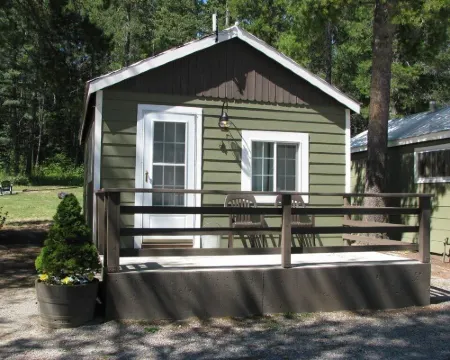 Evergreen Motel Hotels in Coram