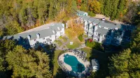 Evergreen Hill Condominiums - piscine