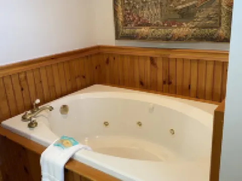 Spouter Inn Bed & Breakfast Hotels in Lincolnville