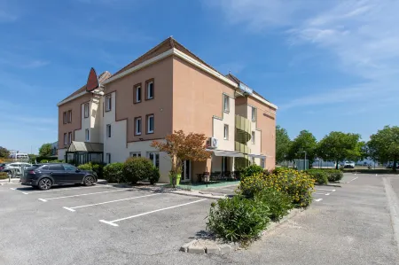 Face West le Pontet Отели рядом с достопримечательностью «Camping du Grand Bois»