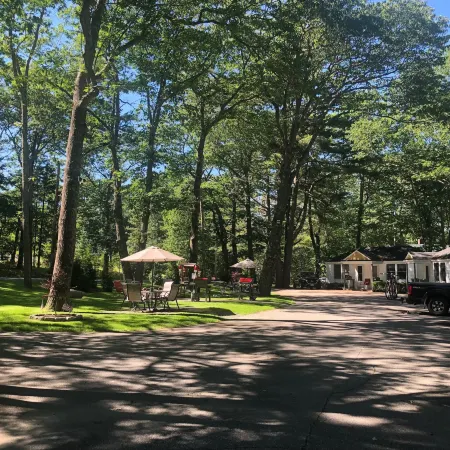 Hanscom's Motel & Cottages