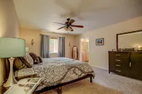 Pecan Point by Kabino Mountain Trail Access Foosball Table Private Yard Firepit WiFi Grill