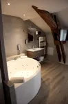 Logis Auberge des Voyageurs فنادق في Lesmenils
