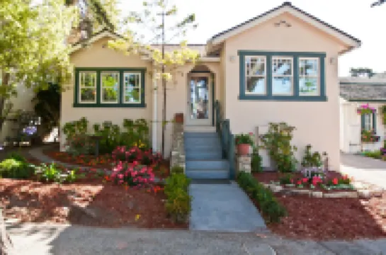 ブライヤーウッド イン カーメル・ビーチ周辺のホテル