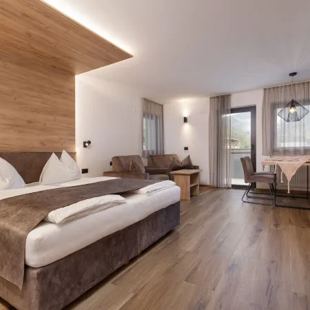 Aparthotel Familiaris - Family Apartments - Pools & Spa in Dolomites