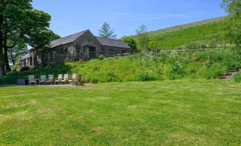 The Barn at Hill House - Housity