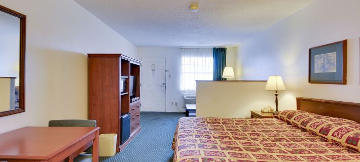 Windcrest Inn and Suites Hotels in Gillespie County