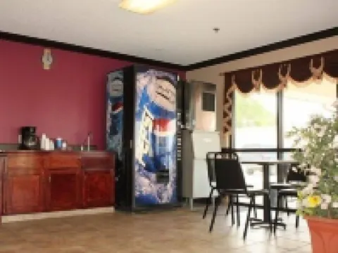 Holiday Lodge Hotels in Pittsburg