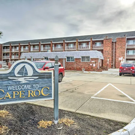 Bright Condo Half-Block to Cape May Beach!
