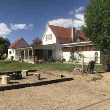 Cowboy Country Inn Hotel Exterior