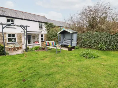Daisy Cottage Hotels near Healeys Cornish Cyder Farm
