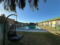 Sandpipers @ Millicent Hotel di Millicent