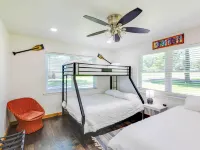 Lakefront Daingerfield Retreat w/ Shared Dock! Ξενοδοχεία στην πόλη Morris County