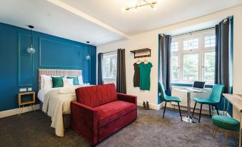 Emerald Stays UK at the Adelphi