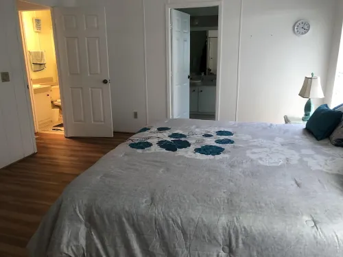 Waterfront, indoor pool, covered marina, fenced 3/2 home