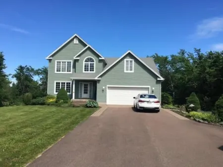 NEW apartment in Shediac Cape close to beaches! Отели в г. Шедиак Бридж