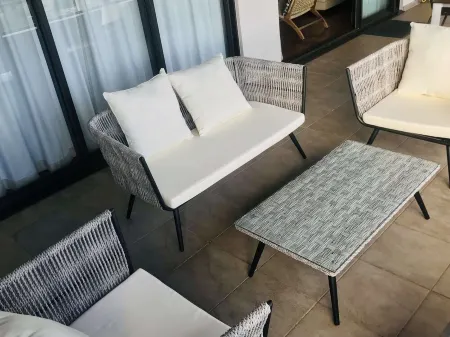 Tipanie- Apt F2 PPT w/pool, A/C, high speed Wifi and wonderful view