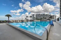 Gulf-View Balcony & Pool Access: Hudson Retreat - Beach