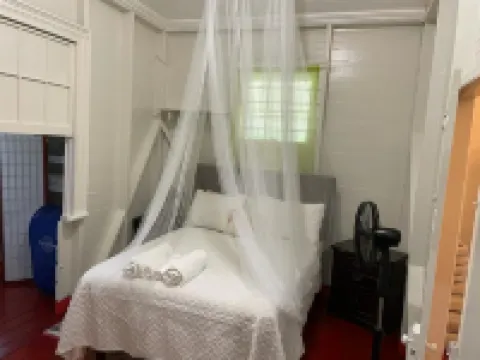 Cabin style family home, great views, 15mins from renown beaches in Port Antonio Hotel a 