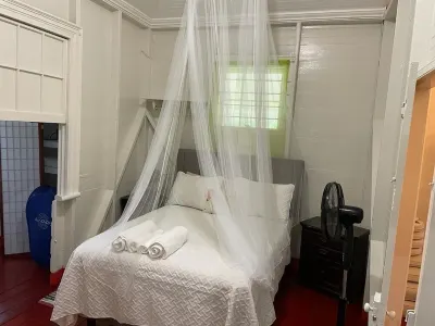 Cabin style family home, great views, 15mins from renown beaches in Port Antonio Hotels in 