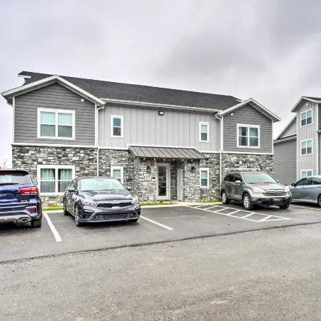 Chic Branson Retreat ~ 4 Mi to Silver Dollar City