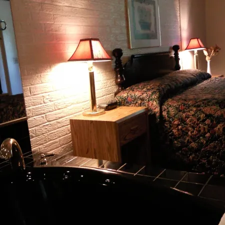 Colonial Inn Mercer-Grove City