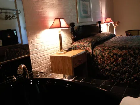 Colonial Inn Mercer-Grove City