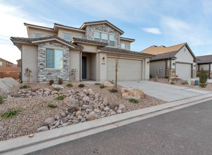 Desert Escape at Ladera 4 Bedroom Home by Redawning
