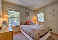 Cabin < 2 Mi to Tahoe Donner Downhill Ski Resort - Jacuzzi