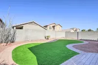 Sunlit Peoria Gem w/ Yard: Hike, Golf & Explore! - موقف سيارات